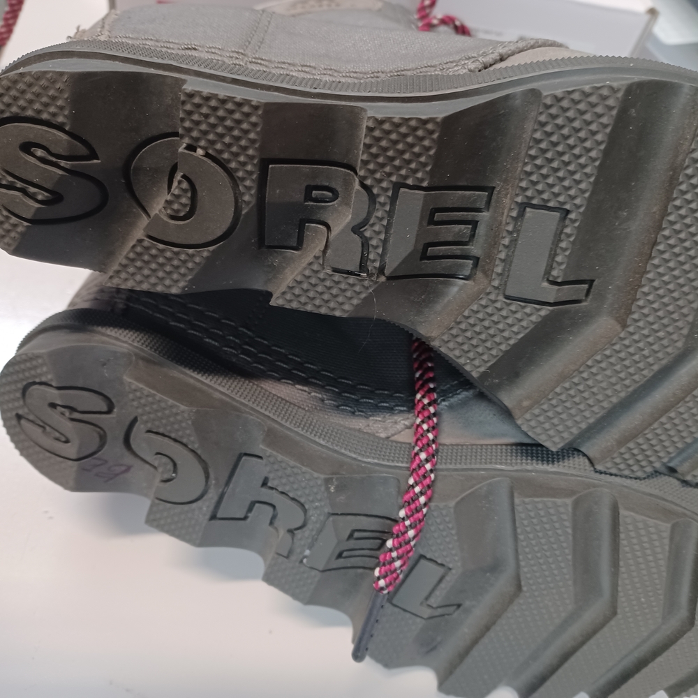 Sorel Gray Women's Boots with Red Laces - Picture 6 of 6